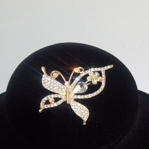 ELEGANT GOLD RHINESTONE BUTTERFLY BROOCH NWOT